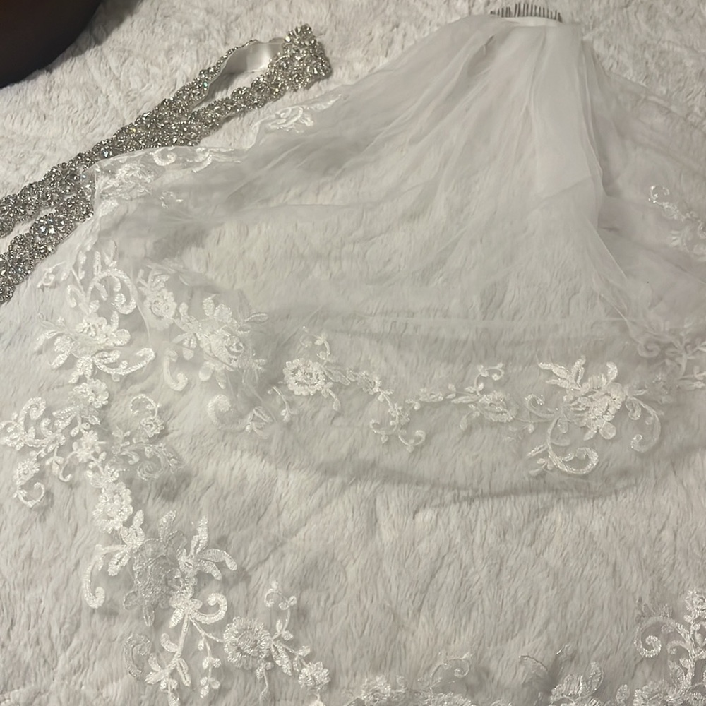 WEDDING VEIL - Picture 4 of 6